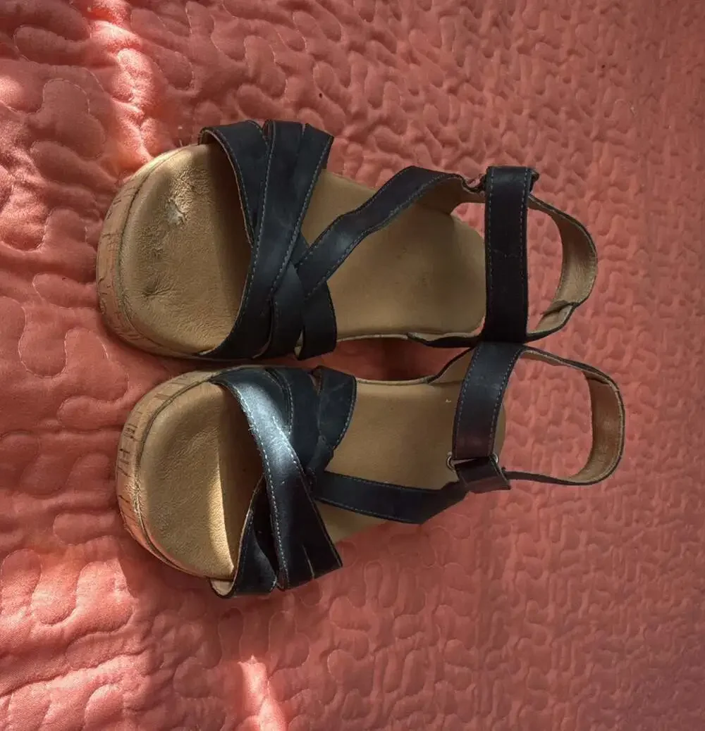 Easy Spirit Black Strappy Wedge Sandals size 9